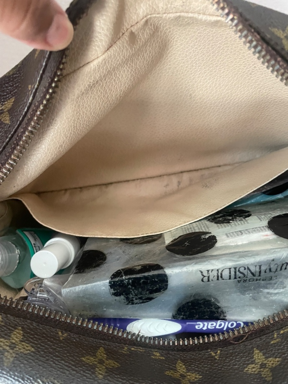 Louis Vuttion large cosmetic/toiletry bag - Picture 8 of 9